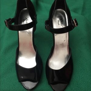 Diba Style Black Peep Toe Sandal